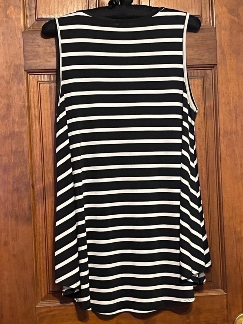 BELLAMIE BLACK AND WHITE STRIPED SLEEVELESS TOP/SWIMSUIT COVERUP SIZE MEDIUM - Picture 2 of 8